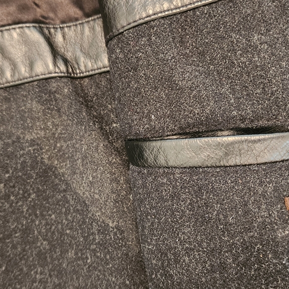 Danier Men's Black Leather Jacket - Picture 8 of 10